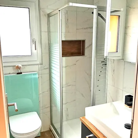 Modernes Bei Gemmi Und Sportarena 洛伊克巴德